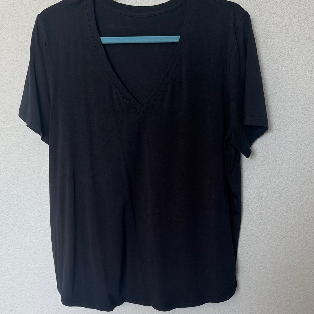 Lululemon Black V-Neck Short Sleeve Tee